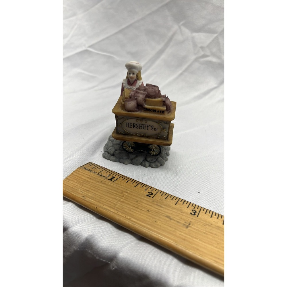 2001 Hershey's Holiday Village Chocolate Cart‎ Figurine Accessory